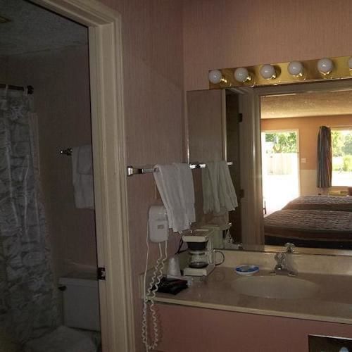 Columbia Lakes Hotel & Conference Center West Columbia Екстериор снимка